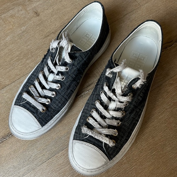 Givenchy Men’s City Low Sneakers Dark Blue Size 41 Like New